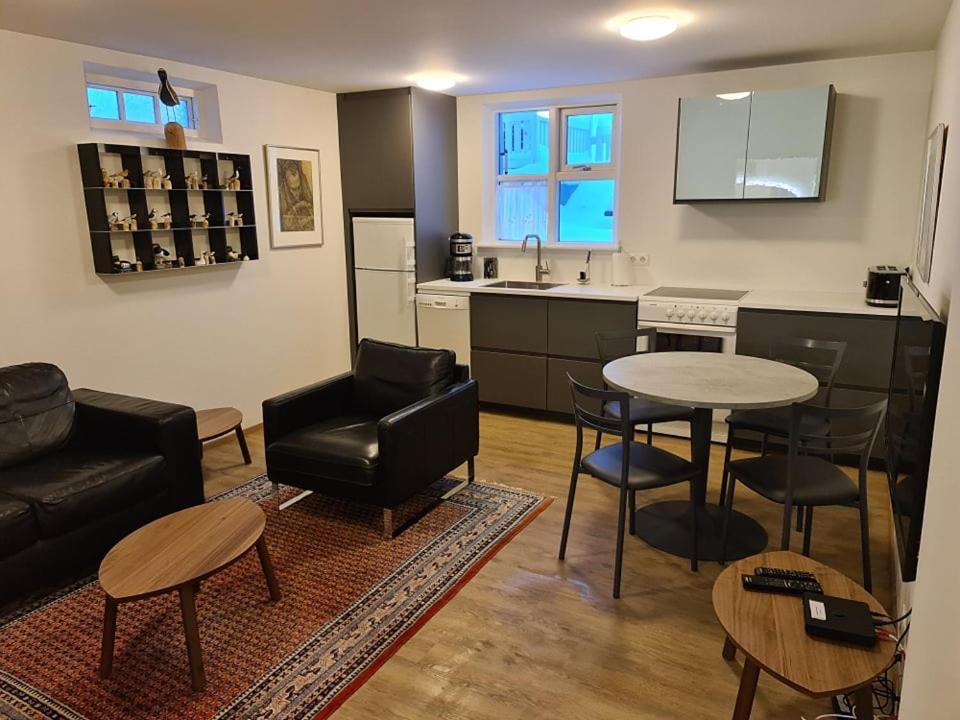 Laekjargata Apartment Akureyri Buitenkant foto